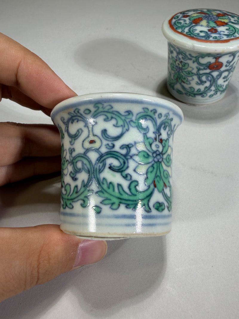清雍正 斗彩缠枝花卉纹轴头一对 - 图12