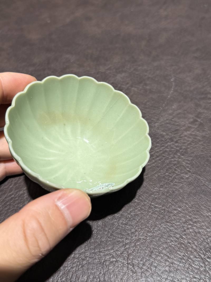 清乾隆 豆青釉花口杯 - 图8