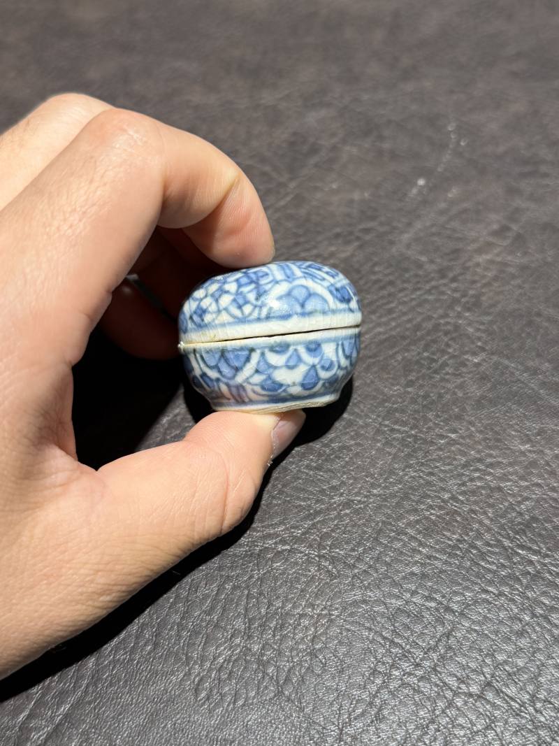 明晚期 青花落花流水盖盒一对 - 图11