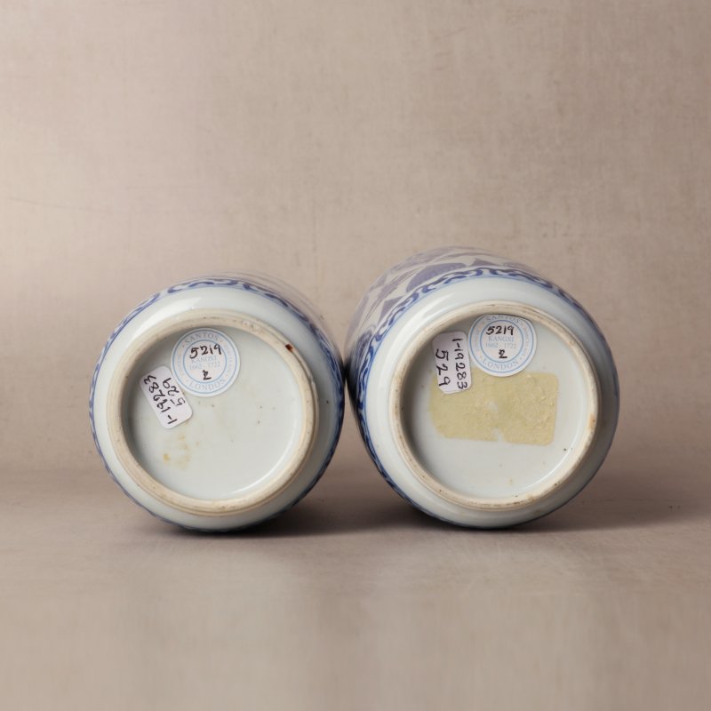 清康熙 青花筒瓶一對 | Santos Collection | A pair of Chinese blue and white cylindrical vases, Qing dynasty, Kangxi period - 图13