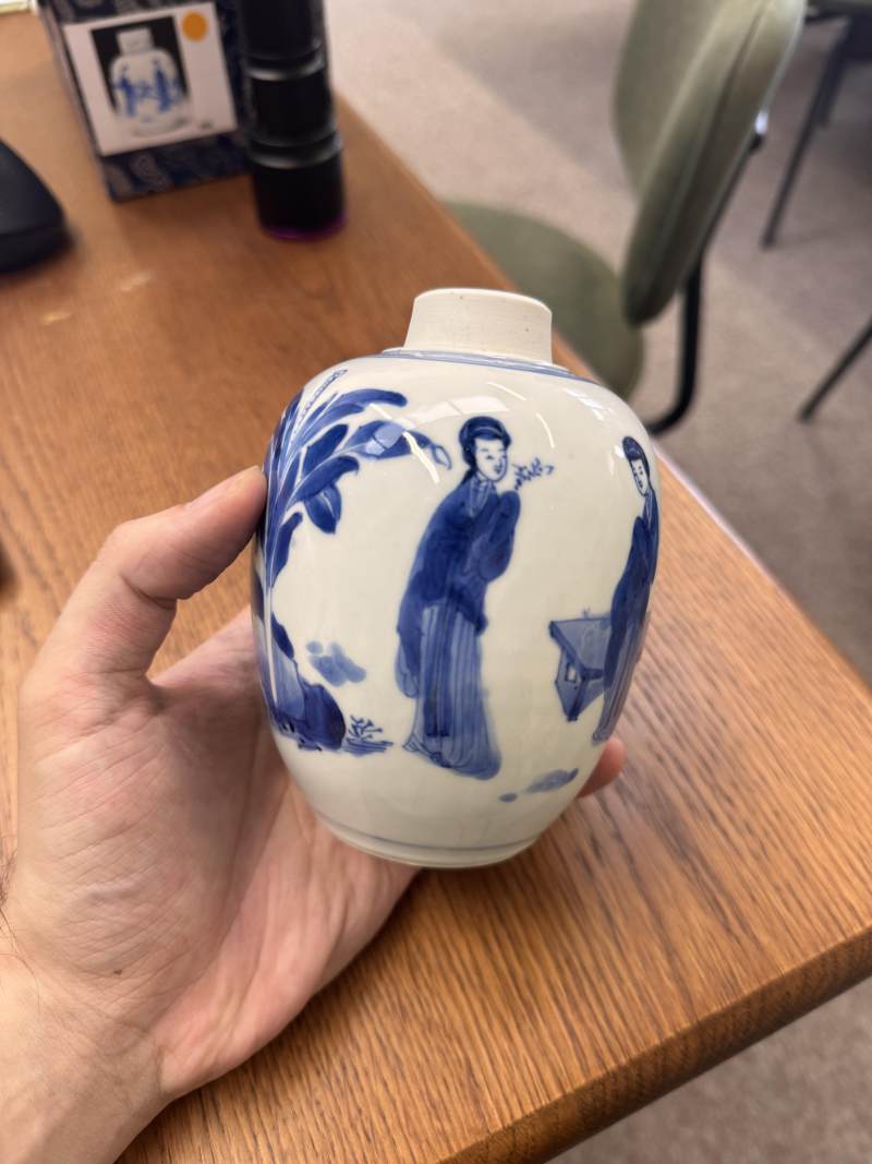 清康熙 青花仕女圖蓋罐 | Santos Collection | A Chinese blue and white 'ladies' jar and cover, Qing dynasty, Kangxi period - 图3