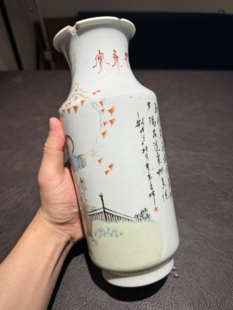 民国 浅绛朱玉廷款仕女灯笼瓶 - 图5