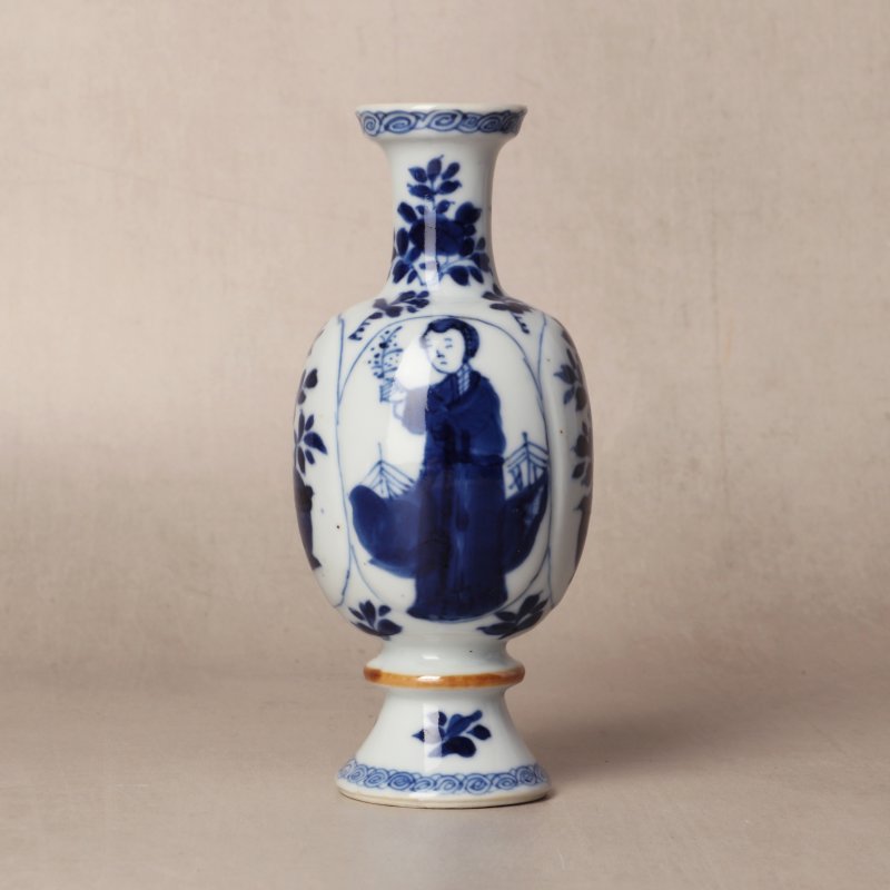 清康熙 青花仕女圖瓶 《玉》款 | Santos Collection | A Chinese blue and white 'ladies' vase, Qing dynasty, Kangxi period - 图1