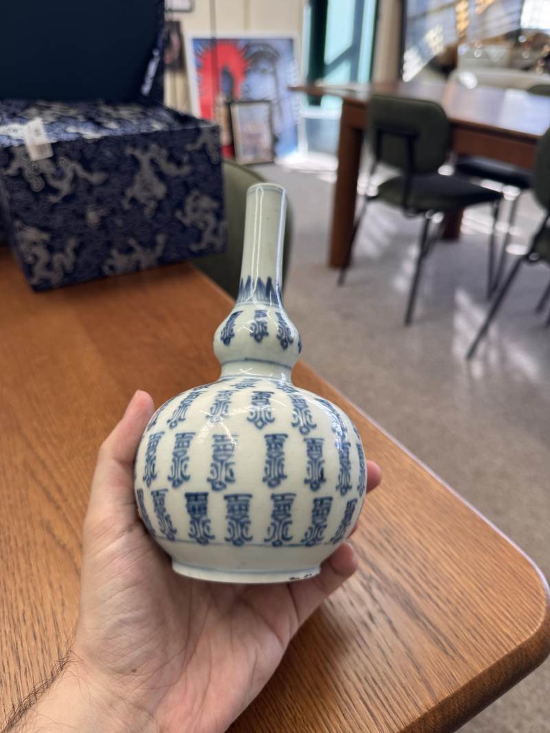 清康熙 青花壽字葫蘆瓶 | Santos Collection | A Chinese blue and white double-gourd 'shou' vase, Qing dynasty, Kangxi period - 图4
