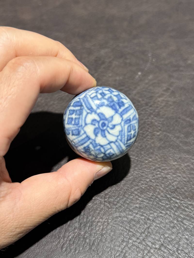 明晚期 青花落花流水盖盒一对 - 图12