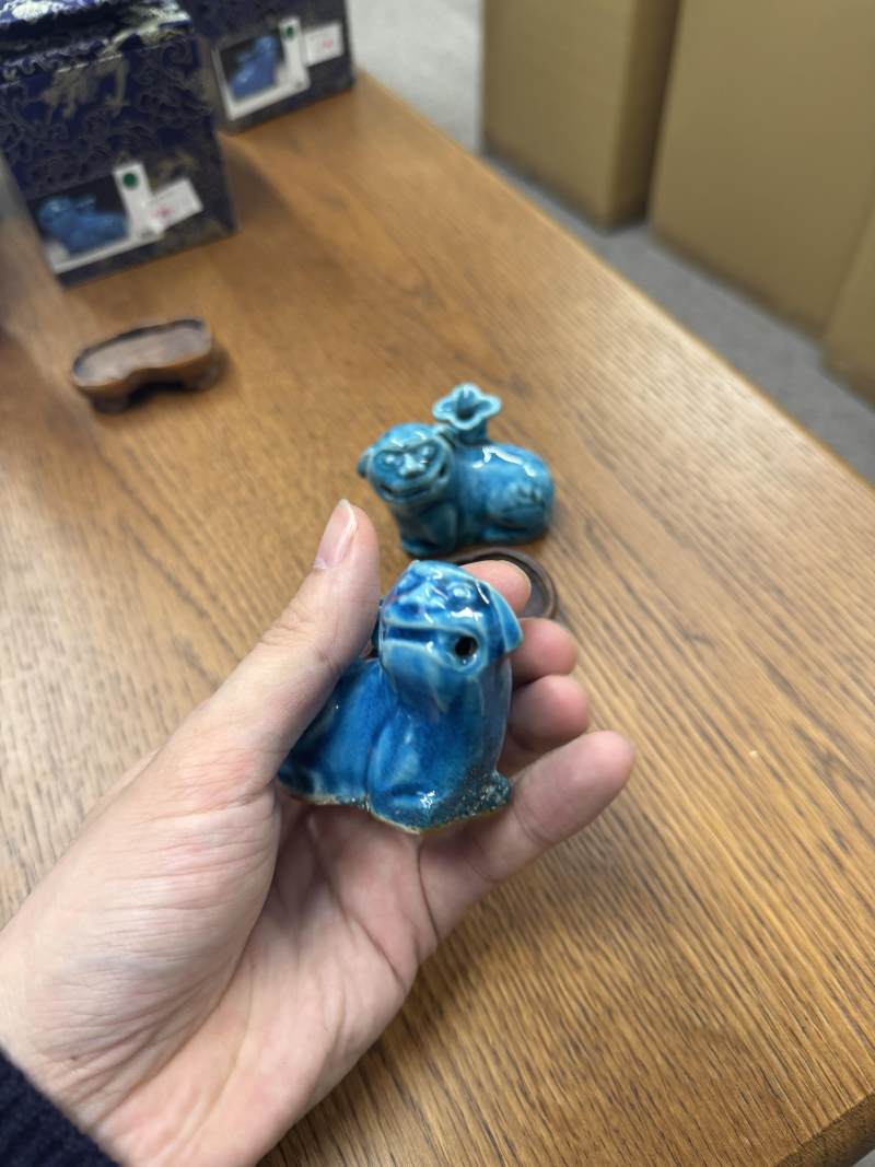 清康熙 松石綠釉太獅少獅像一對 | Santos Collection | Two Chinese monochrome turquoise-glazed 'Buddhist lion' figures, Qing dynasty, Kangxi period - 图9