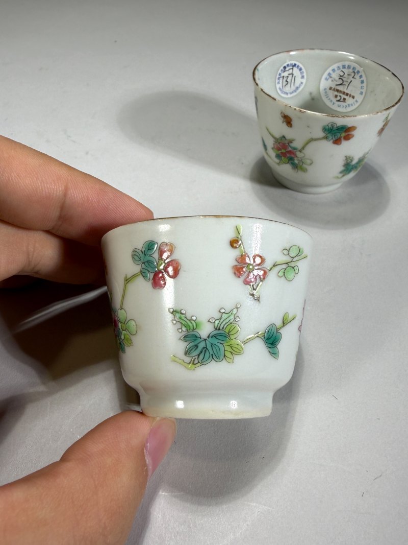 清 粉彩花卉纹杯一对 - 图3