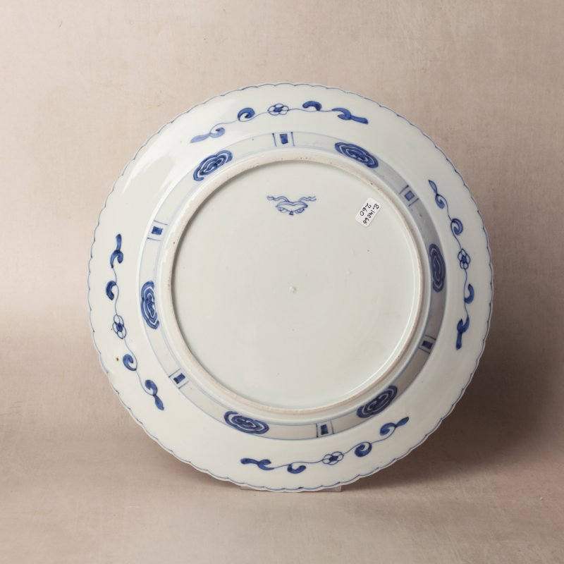 清康熙 青花嬰戲仕女圖盤 | Santos Collection | A Chinese blue and white 'figural' dish, Qing dynasty, Kangxi period - 图7
