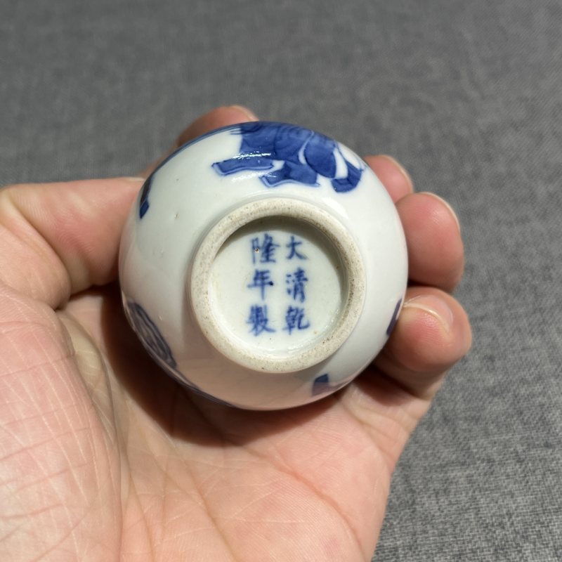 清晚期青花釉里红人物故事胆瓶一对 - 图15