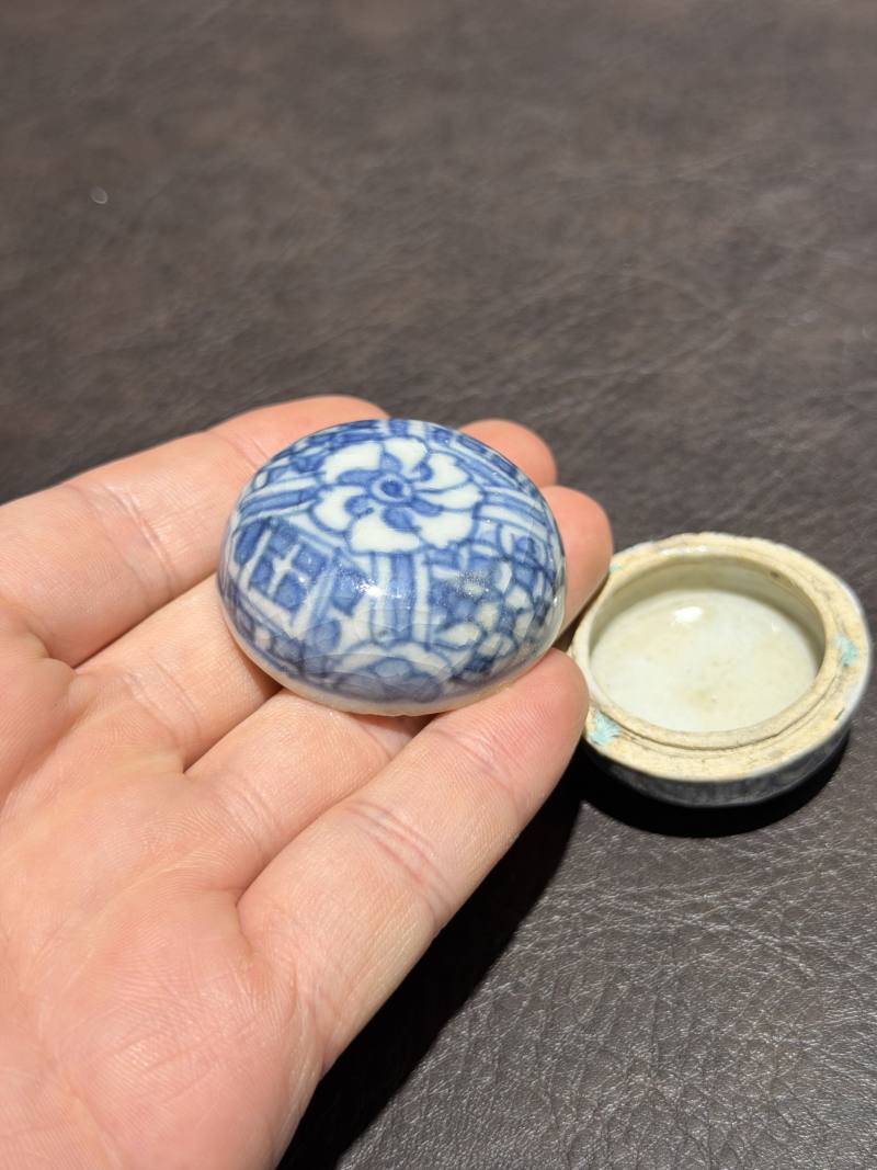 明晚期 青花落花流水盖盒一对 - 图13