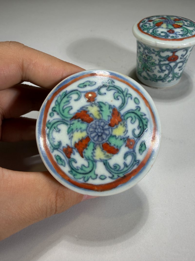 清雍正 斗彩缠枝花卉纹轴头一对 - 图15