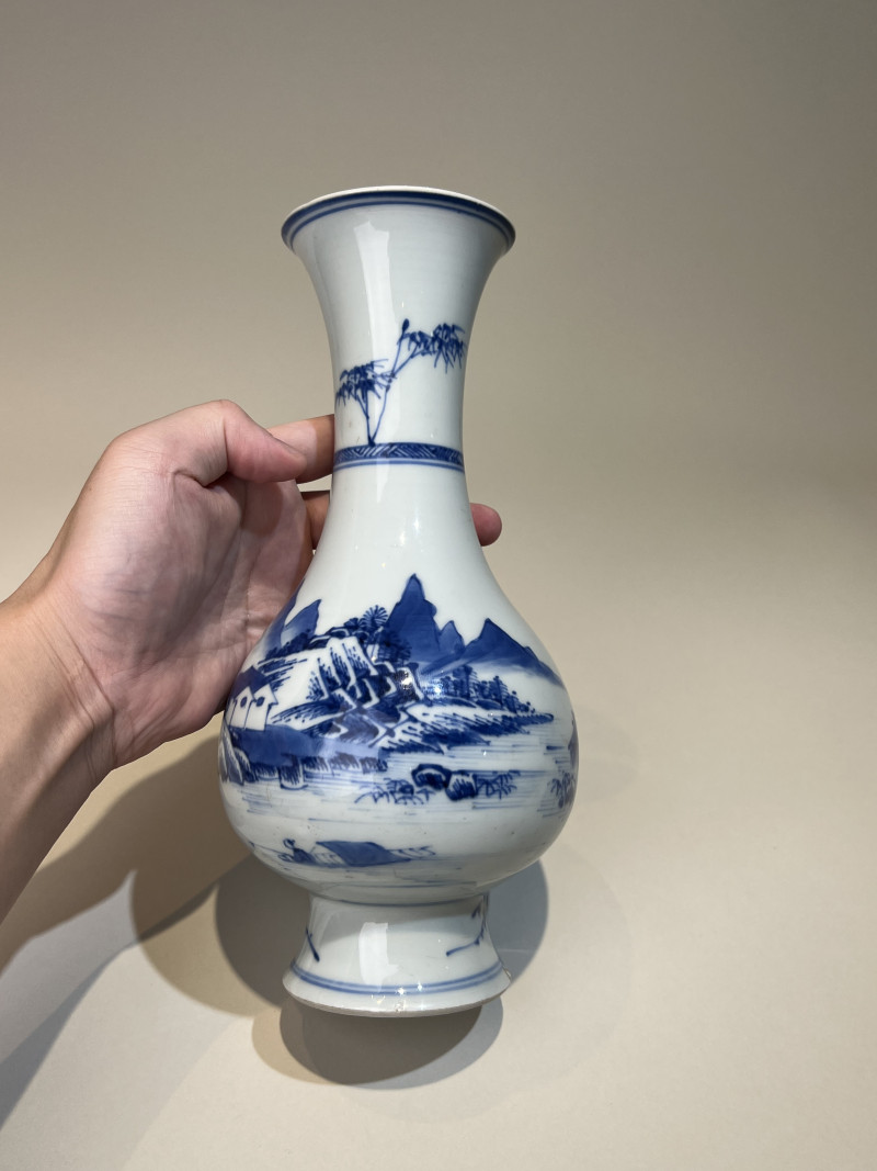 清雍正 青花山水人物撇口瓶 - 图4