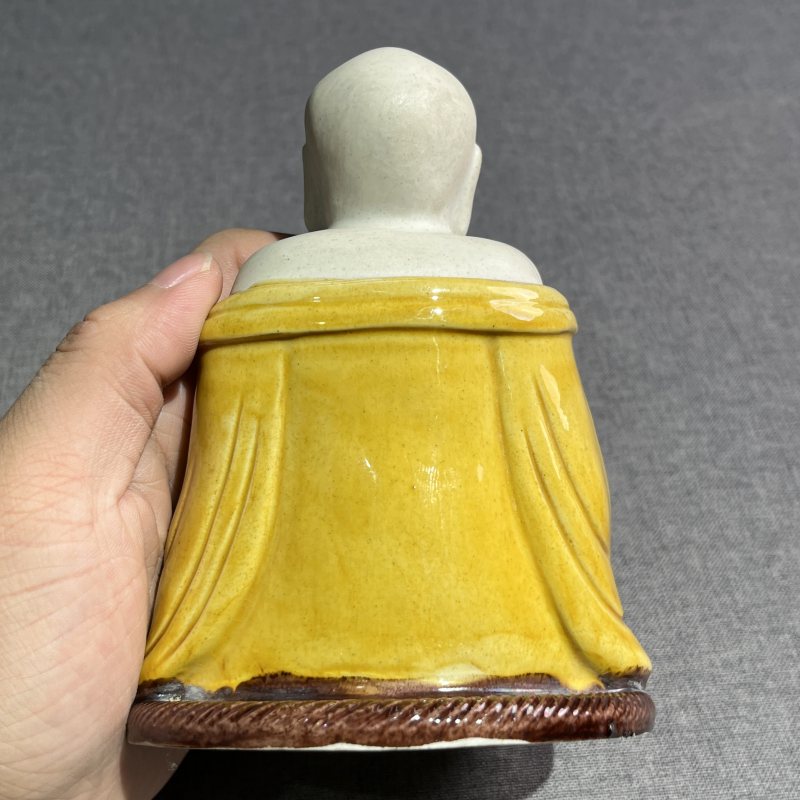 清早期素三彩弥勒造像 - 图7