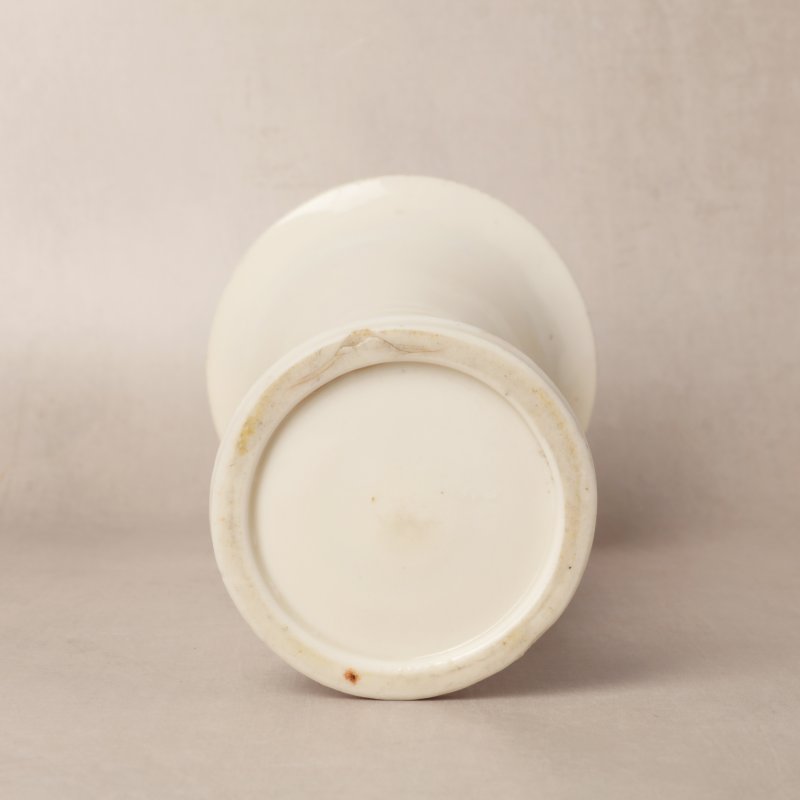清十七至十八世紀 德化白釉觚 | A Chinese Dehua white-glazed beaker vase, gu, Qing dynasty, 17th-18th century - 图7