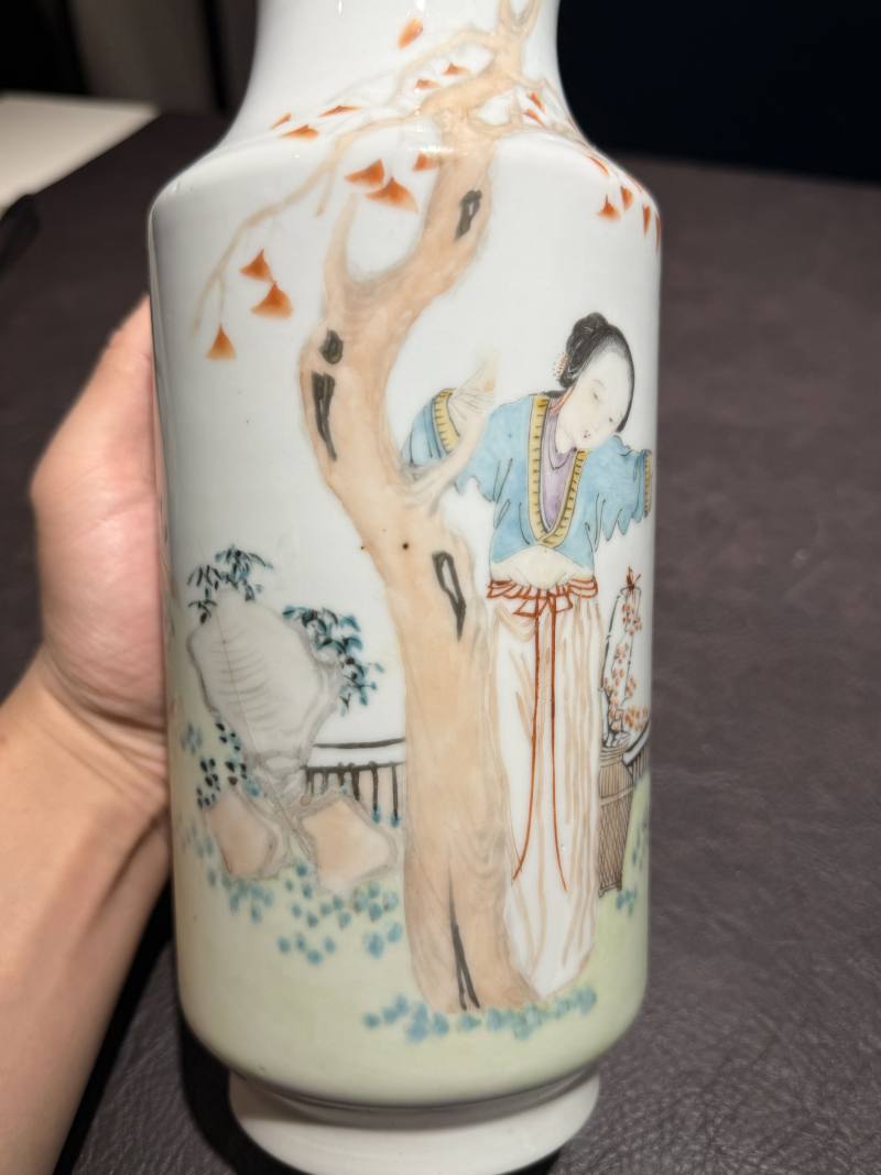 民国 浅绛朱玉廷款仕女灯笼瓶 - 图7
