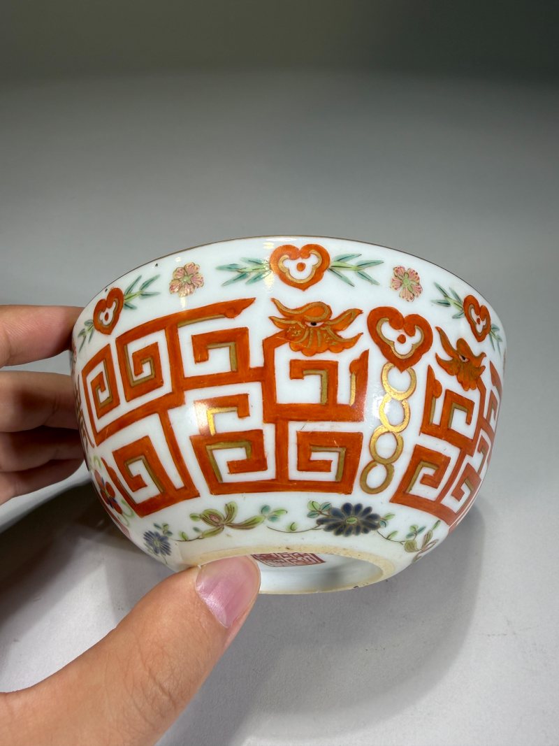 清嘉庆 粉彩夔龙纹卧足碗 - 图6
