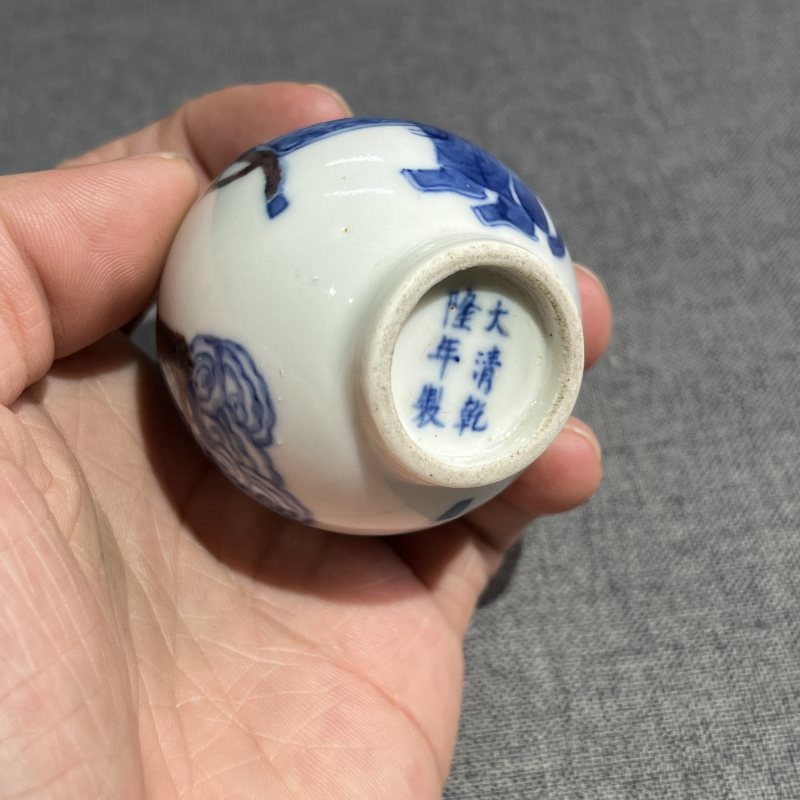 清晚期青花釉里红人物故事胆瓶一对 - 图16
