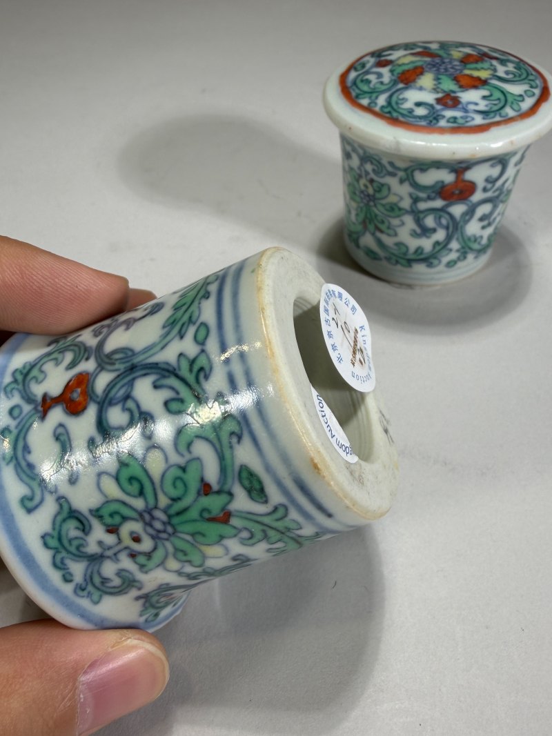 清雍正 斗彩缠枝花卉纹轴头一对 - 图17
