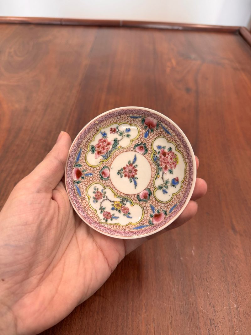 清雍正 外銷花卉紋薄胎盃及小盤兩對 | A pair of Chinese 'eggshell' famille-rose ‘floral’ cups and saucers, Qing dynasty, Yongzheng period - 图10