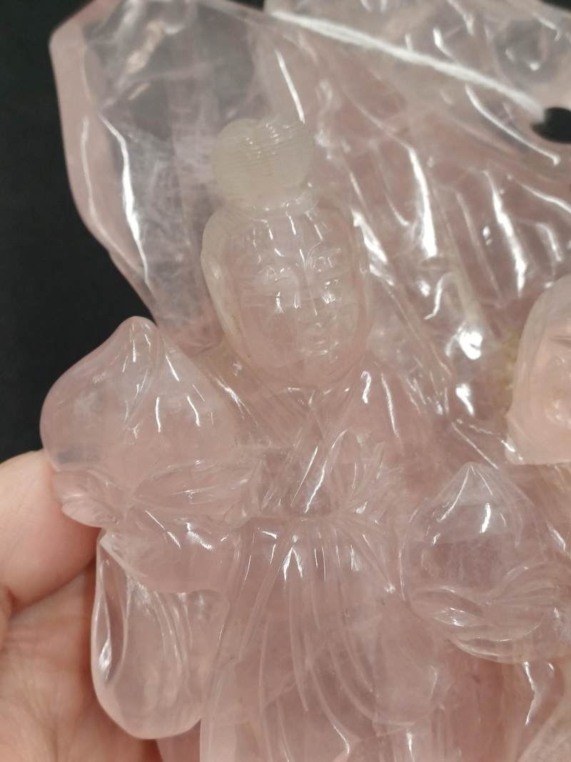 二十世紀 粉晶雕仙人把件 | A large Chinese rose quartz carved 'immortals' group, 19th/20th century - 图13