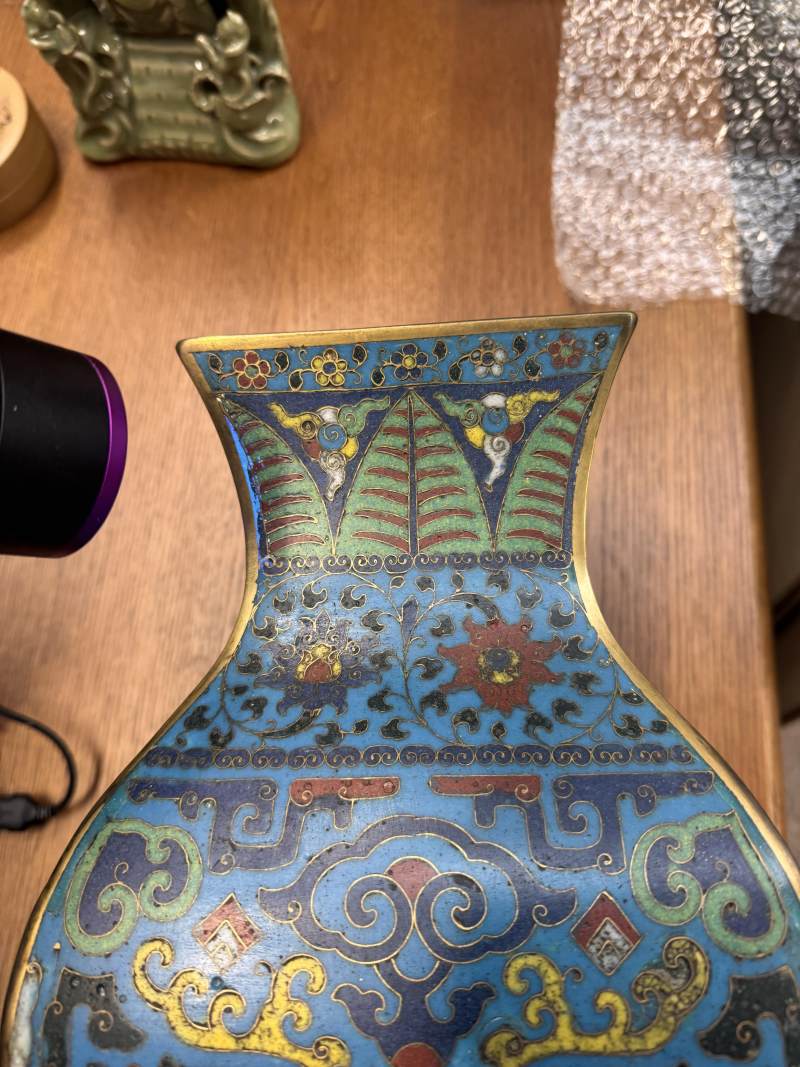 十七世紀 掐絲琺瑯掐絲掐絲銅鍍金饕餮紋方壺 | A fine Chinese cloisonné enamel and gilt-bronze 'taotie' vase, fanghu, Ming dynasty, 17th century - 图5