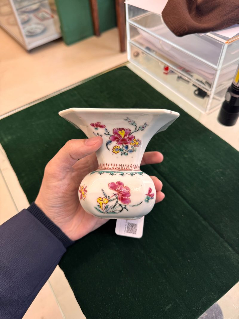 清雍正 粉彩花卉紋渣斗 | Santos Collection | A Chinese export famille-rose 'floral' spittoon, Qing dynasty, Yongzheng period - 图23