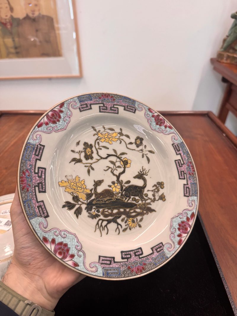 清十八世紀 粉彩描金花卉紋盤一對 | A pair of Chinese export gilt-decorated famille-rose dishes, Qing dynasty, 18th century - 图7