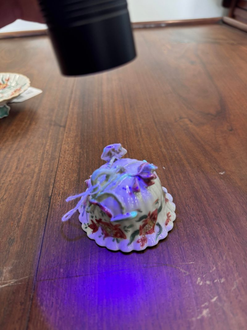 清雍正 粉彩荷塘金魚紋盃及小盤 | Santos Collection | A Chinese export famille-rose 'carp and lotus' cup and saucer, Qing dynasty, Yongzheng period - 图34