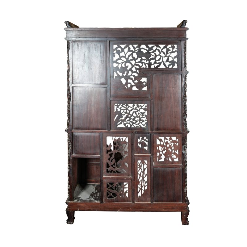 清十九世紀末 紅木透雕龍紋櫃 | A fine Chinese export hongmu hardwood carved and pierced cabinet, late 19th century - 图3