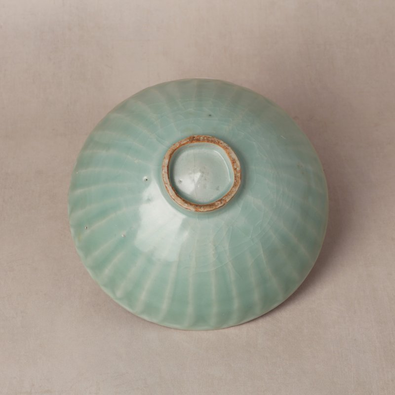 南宋 龍泉窯青釉蓮瓣紋盌 | A fine Chinese Longquan celadon 'lotus' bowl, Southern Song dynasty - 图4