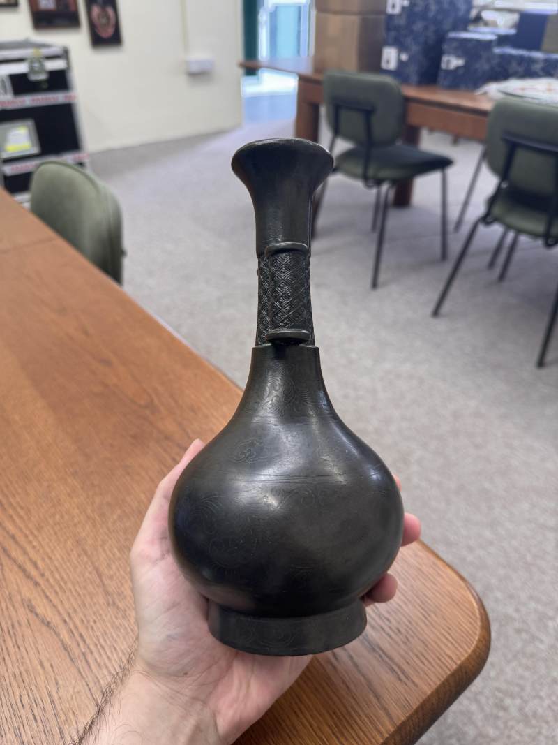 明 銅錯銀貫耳壺 | A Chinese bronze and silver-inlaid 'arrow' vase, Ming dynasty - 图17