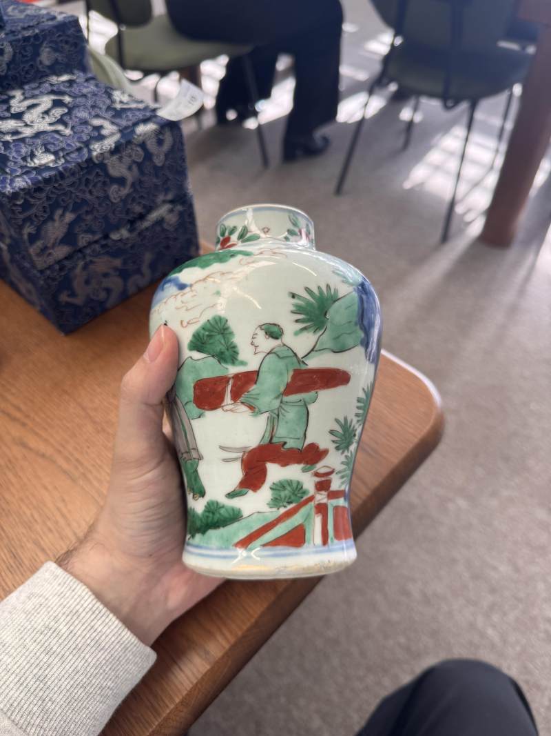 十七世紀 五彩高士圖瓶 | Santos Collection | A Chinese wucai 'official and attendant' vase, 17th century - 图5
