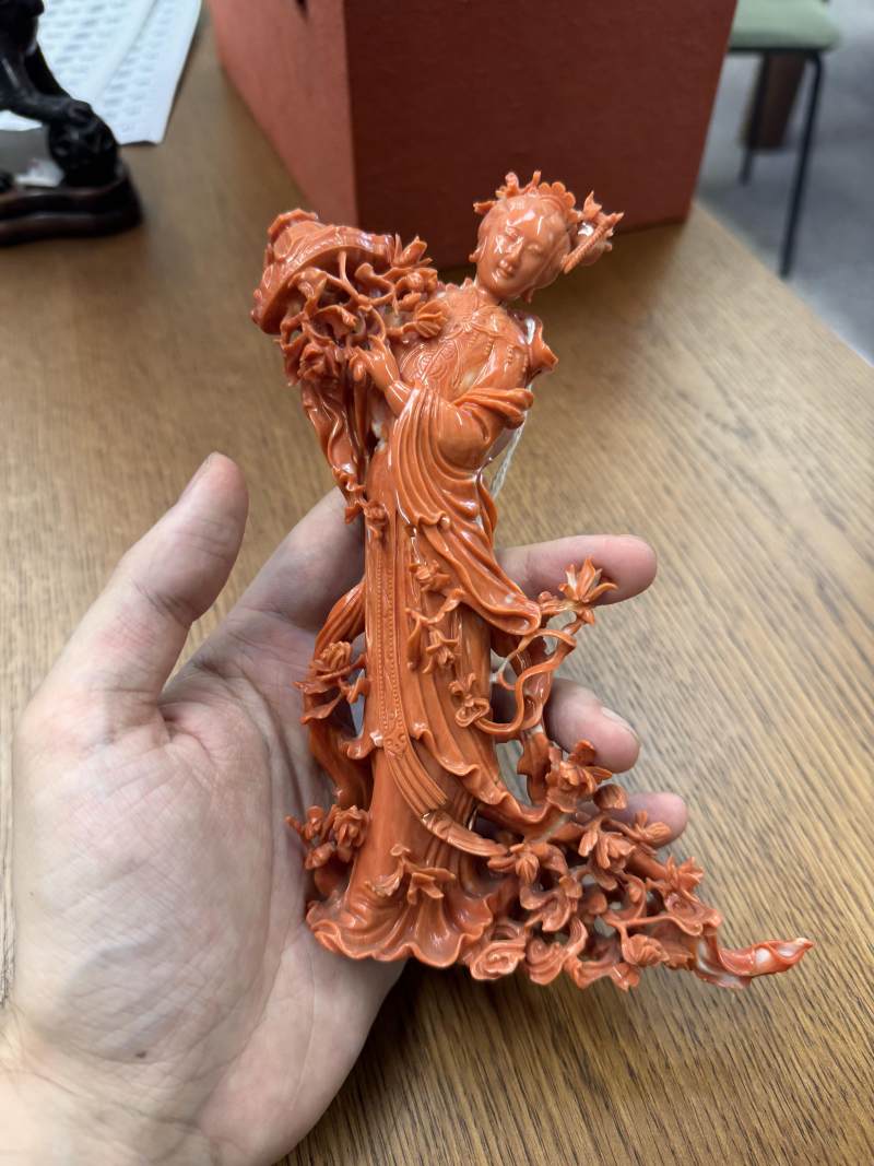 十九世紀 珊瑚雕麻姑獻壽像 | λ A fine Chinese carved coral figure of a Magu, 19th century - 图7