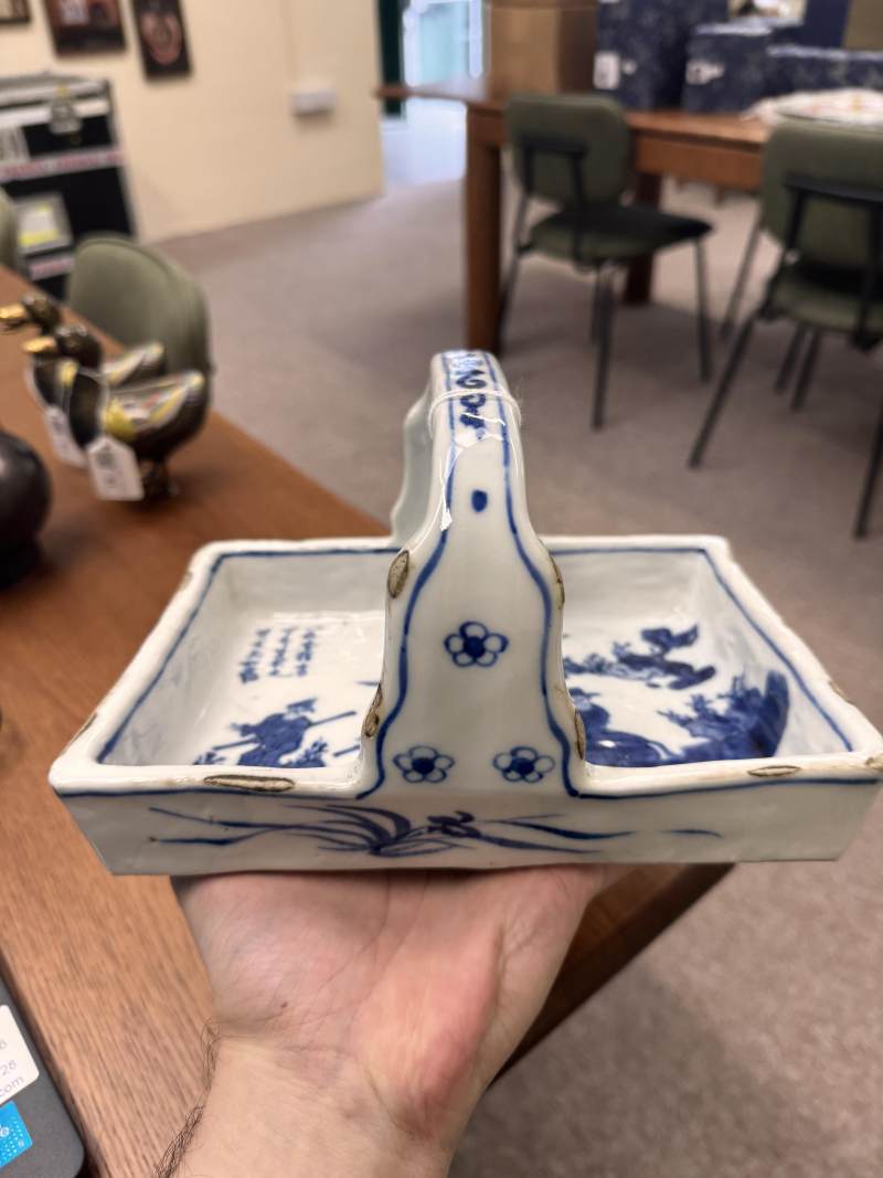 明天啟 青花古染付人物故事圖盤 | A Chinese kosometsuke blue and white handled tray, late Ming dynasty, Tianqi period - 图2