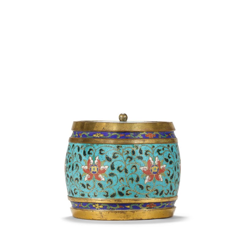 清十八世紀 銅胎掐絲琺瑯鼓式蓋罐 | A CLOISONNÉ ENAMEL BARREL-FORM JAR AND COVER - 图2
