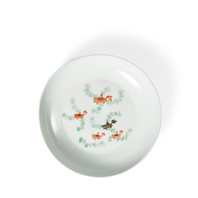 清康熙 五彩金玉滿堂紋盤 | A WUCAI 'FISH POND' DISH - 图1