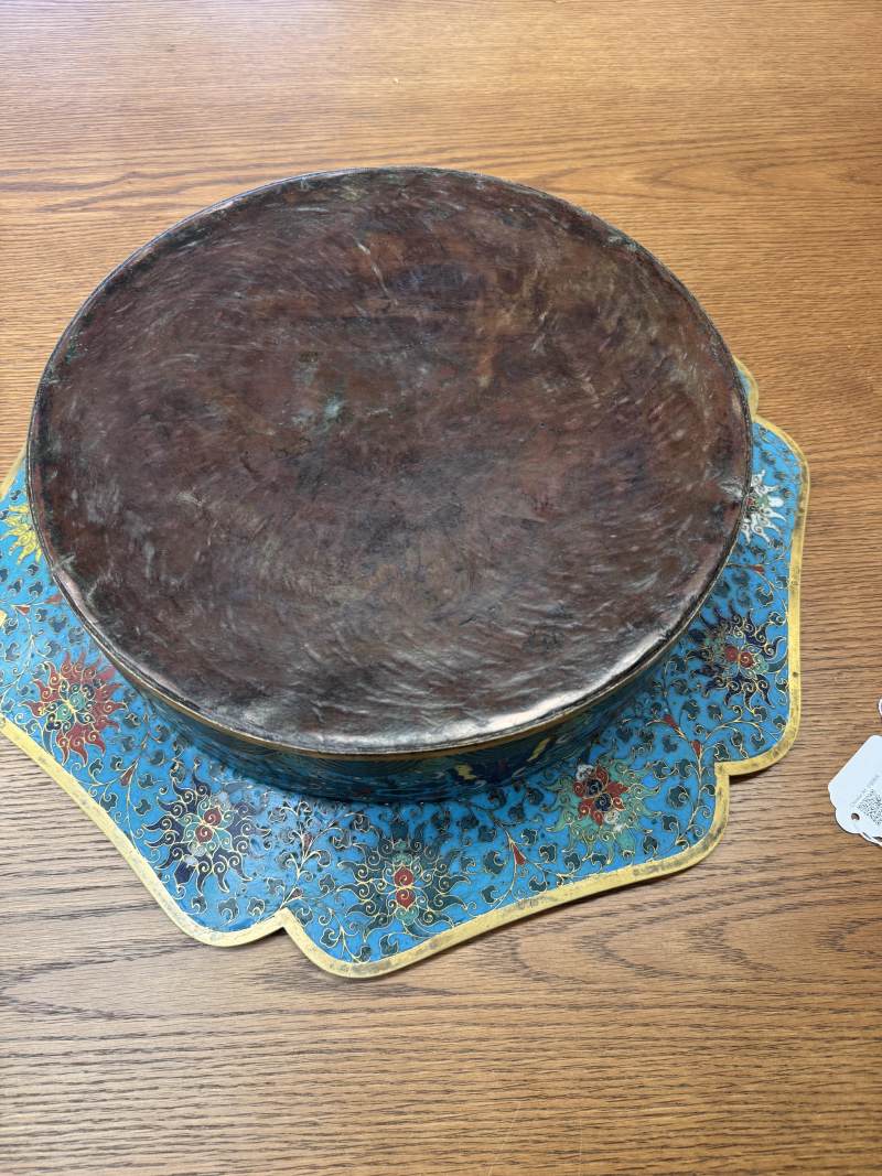 清十七/十八世紀 掐絲琺瑯銅胎鎏金亭台樓閣圖折沿葵口盆 | A fine Chinese cloisonné enamel and gilt-bronze 'pavilion' basin, Qing dynasty, 17th/18th century - 图20