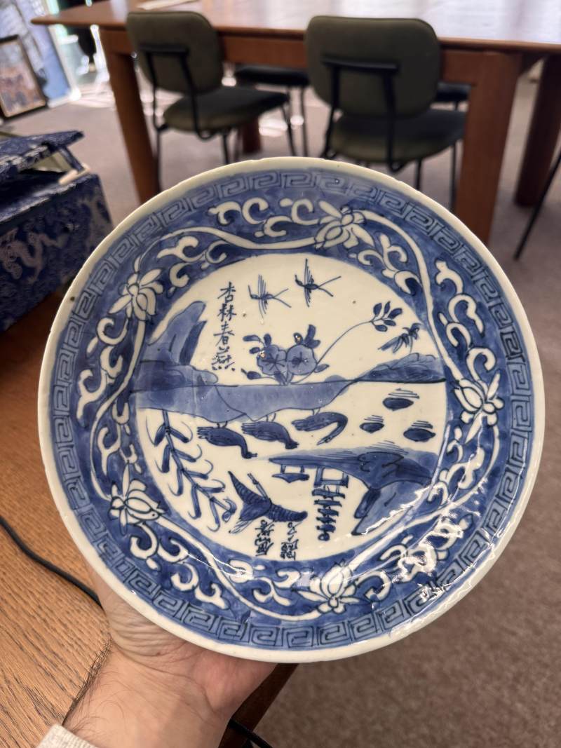 明天啟 古染付青花題詩盤 | Santos Collection | A Chinese kosometsuke blue and white inscribed dish, Ming dynasty, Tianqi period - 图10