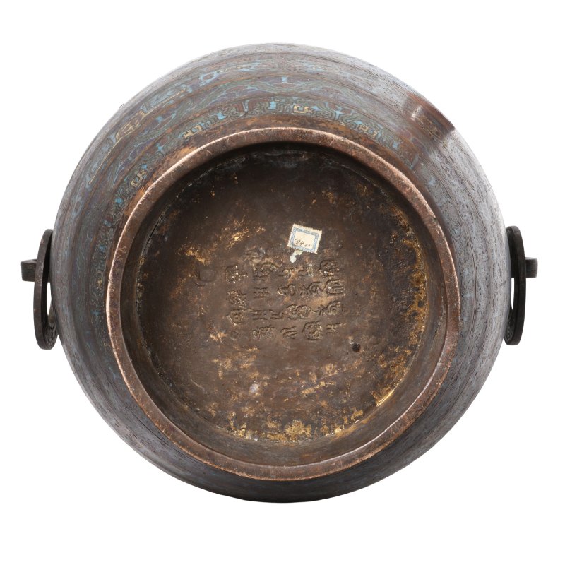 十八/十九世紀 銅胎掐絲琺瑯饕餮紋瓶 | A large Chinese cloisonné enamel bronze 'taotie' vase, 18th/19th century - 图5