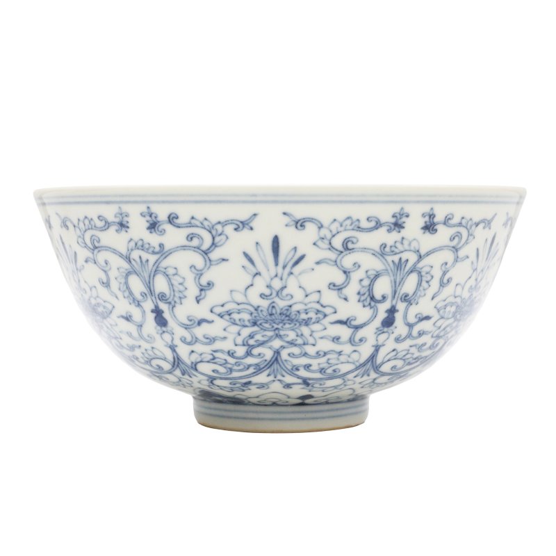十九/二十世紀 青花纏枝蓮紋盌 | A Chinese blue and white 'lotus' bowl, 19th/20th century