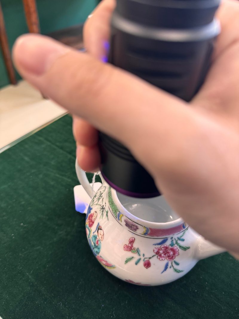 清乾隆 粉彩花卉紋蓋壼 | Santos Collection | A Chinese famille-rose 'floral' teapot, Qing dynasty, Qianlong period - 图13