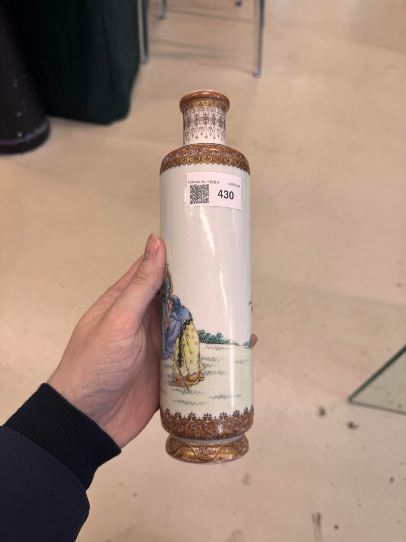 民國 粉彩松下雅聚圖筒式瓶 《懷仁堂製》款 | A fine Chinese famille-rose 'scholars' cylindrical vase, Republic period, Juren tang zhi mark - 图17