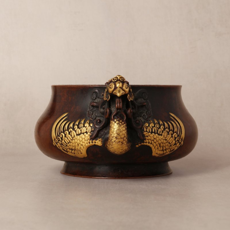 二十世紀 銅局部鎏金鳳耳爐 《大明宣德年製》款 | A Chinese parcel-gilt bronze 'phoenix' censer, 20th century - 图2