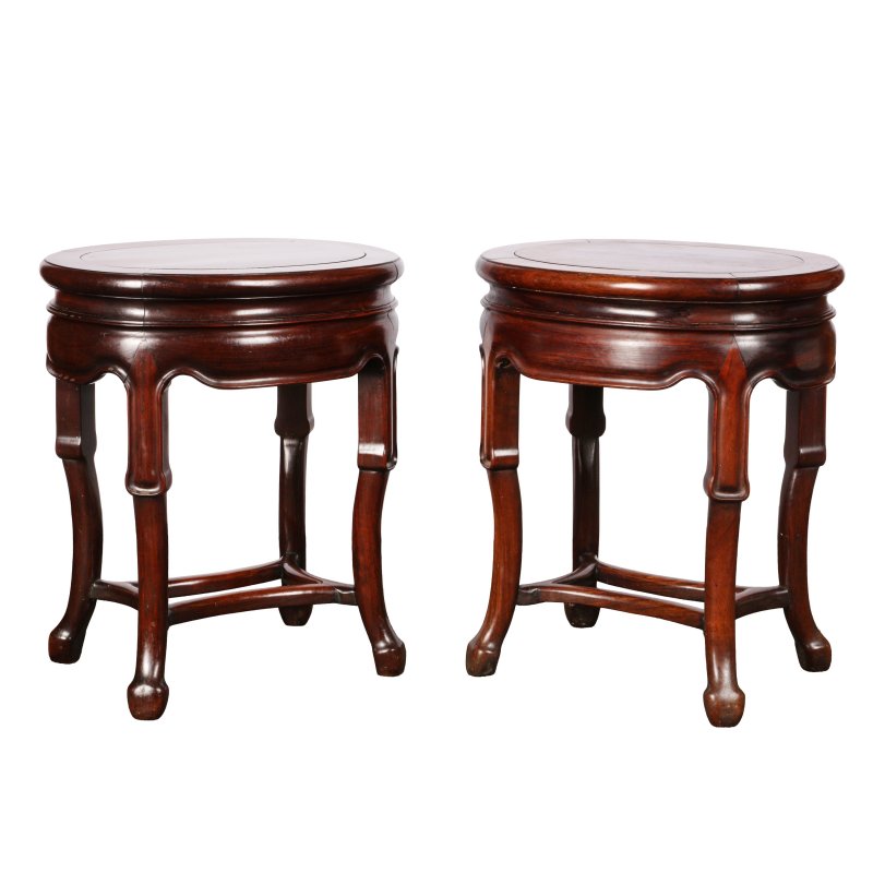 清十九世紀 紅木凳一對 | A pair of Chinese hongmu stools, 19th century