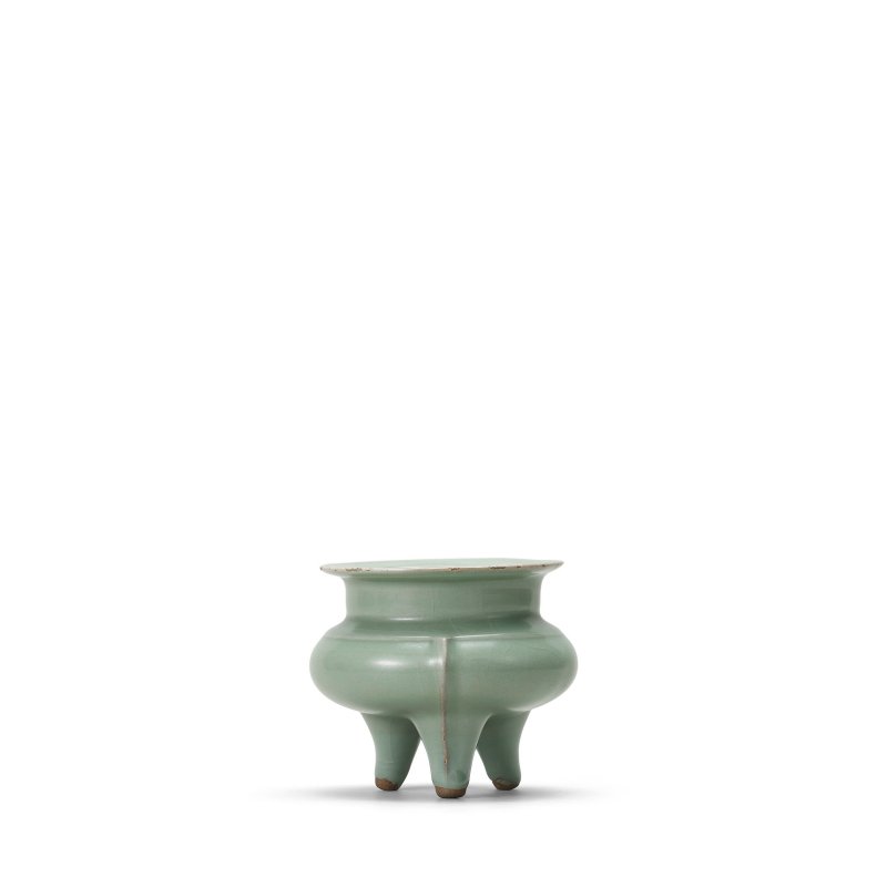南宋 龍泉窯青釉三足爐 | A LONGQUAN CELADON-GLAZED INCENSE BURNER - 图1