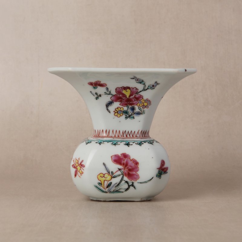 清雍正 粉彩花卉紋渣斗 | Santos Collection | A Chinese export famille-rose 'floral' spittoon, Qing dynasty, Yongzheng period - 图4