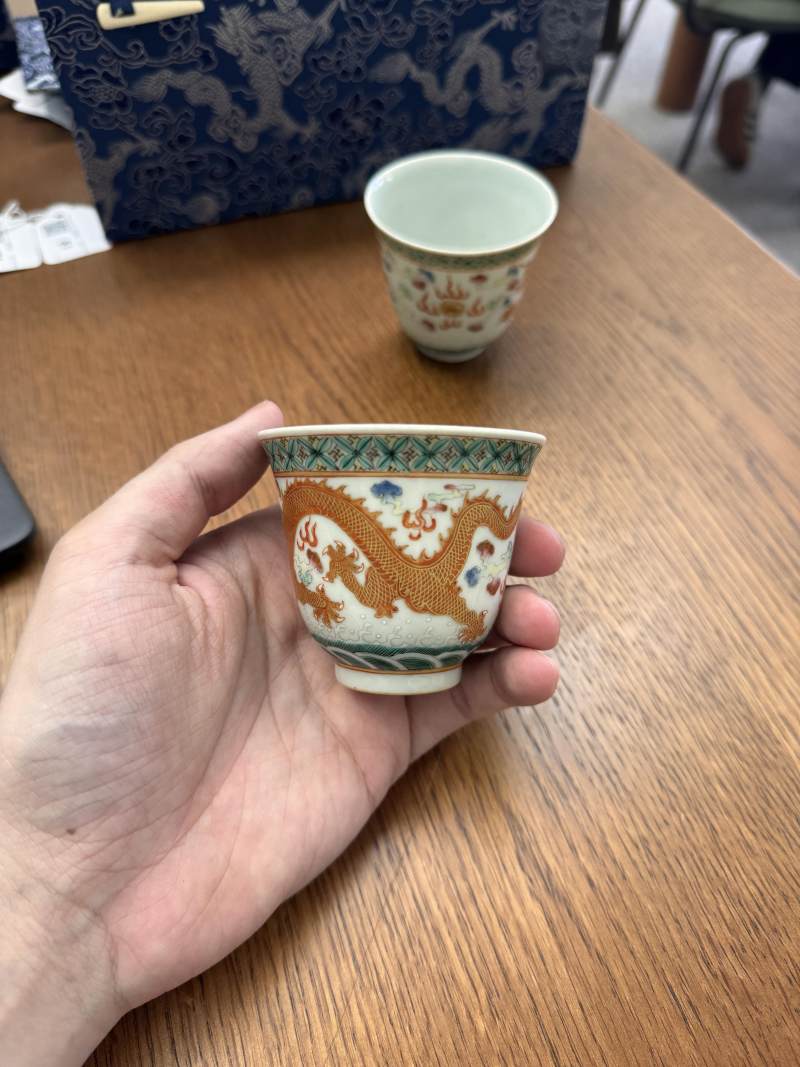 清宣統 粉彩描金龍紋盃一對 《大清宣統年製》款 | Santos Collection | A pair of Chinese famille-rose gilt-decorated 'dragon' cups, Xuantong marks and of the period - 图20