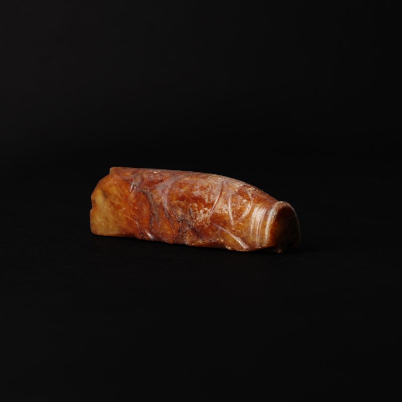 或為漢 玉雕卧豚擺件 | A Chinese archaistic figure of a pig, possibly Han dynasty - 图3