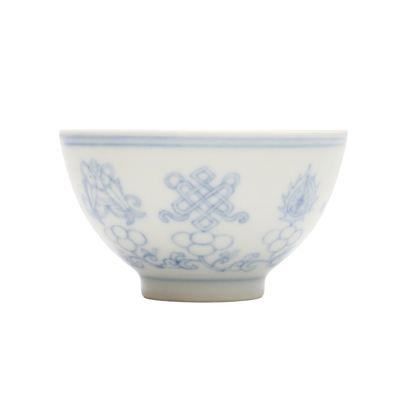 二十世紀 青花八吉祥紋盃 《大清雍正年製》款 | A Chinese blue and white 'Eight Emblems' wine cup, 20th century, Yongzheng mark - 图4