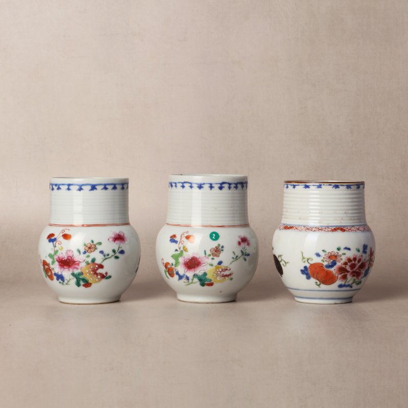 清乾隆 粉彩花卉紋馬克盃 | Santos Collection | A group of Chinese export famille-rose 'floral' mugs, Qing dynasty, Qianlong period - 图4